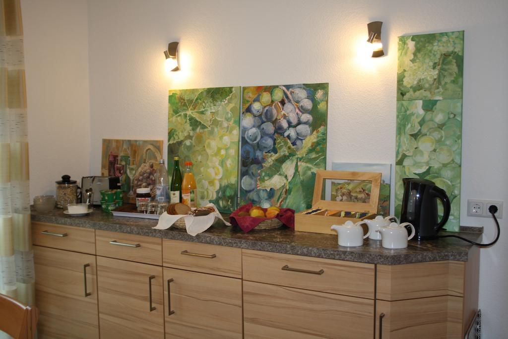 Weingut Goeres Hotel Бридел Екстериор снимка