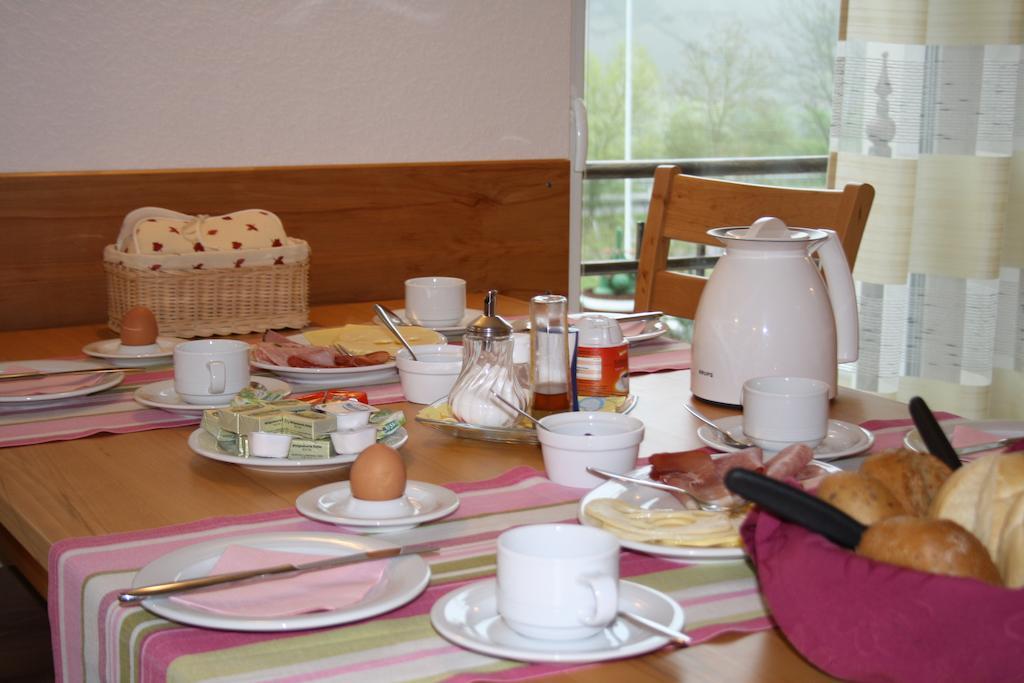 Weingut Goeres Hotel Бридел Екстериор снимка