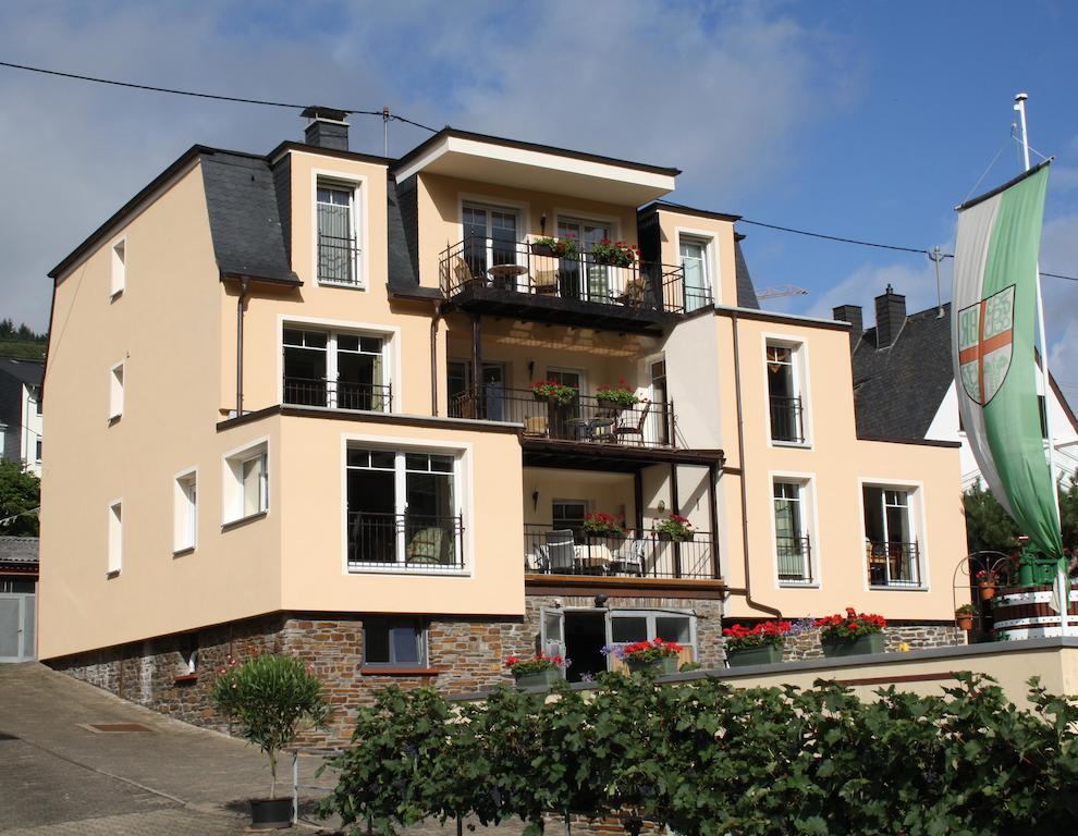 Weingut Goeres Hotel Бридел Екстериор снимка