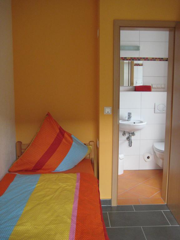 Weingut Goeres Hotel Бридел Стая снимка