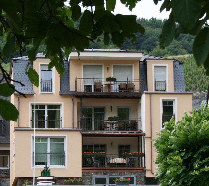 Weingut Goeres Hotel Бридел Екстериор снимка
